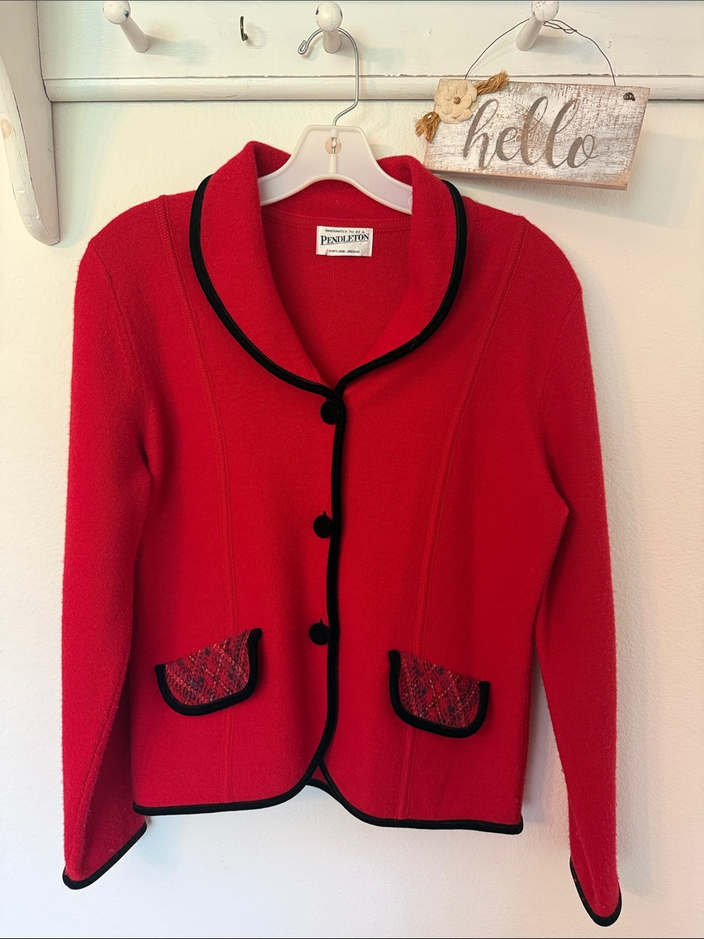 🌻  Vintage Pendleton Red Wool Blazer with Black Trim